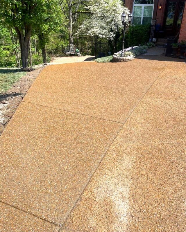 The DeMontigny residence in Hendersonville just received an exposed aggregate concrete driveway expansion! Isn't she a beauty? 🤩
-
-
-
#CONCRETE #ASPHALT #GRADING
#DRAINAGE #MASONRY #COATING
-
-
☎️ 615.238.5909
💻 www.millikencorp.com