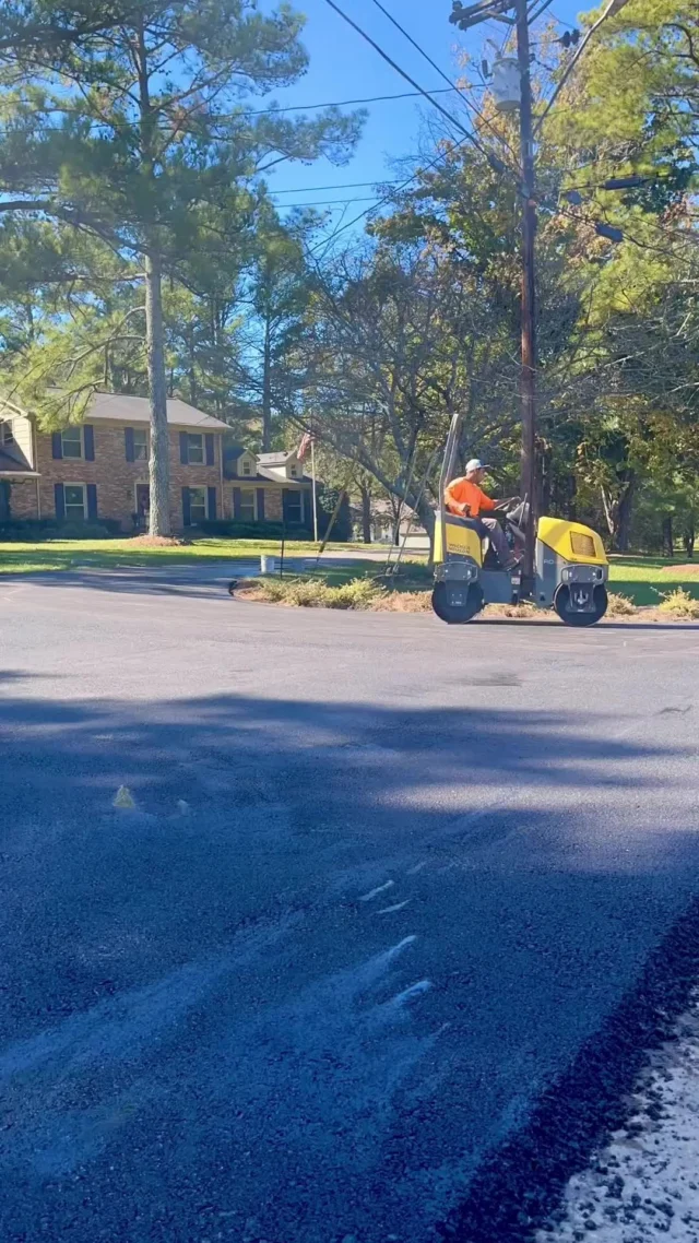 Rollin' into the weekend...

#rolling #roller #asphalt #franklintn #asphaltrolling #hotmix #servingwithexcellence #deliveringexcellence #millikencorp #millikencorporation #asphaltstreet #asphaltroad #paving