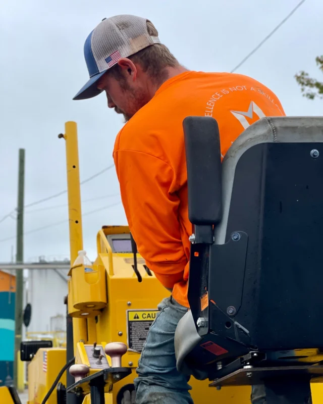 Paving our way through this Tuesday afternoon!

#asphaltpaving #asphalt #millikencorp #millikencorporation #servingwithexcellence