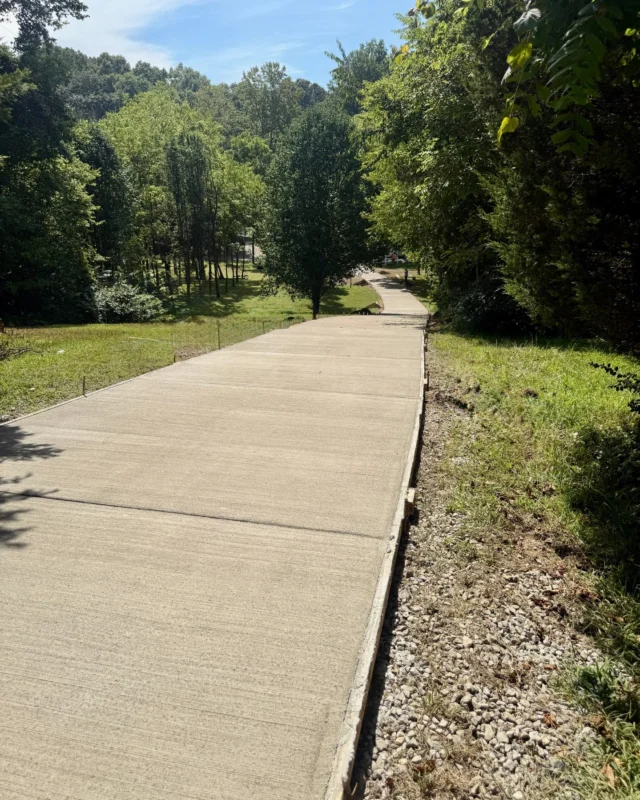Long drive, smooth ride. Nothing like fresh concrete to welcome you home.

#millikencorp #themillikencorporation #concrete #driveway