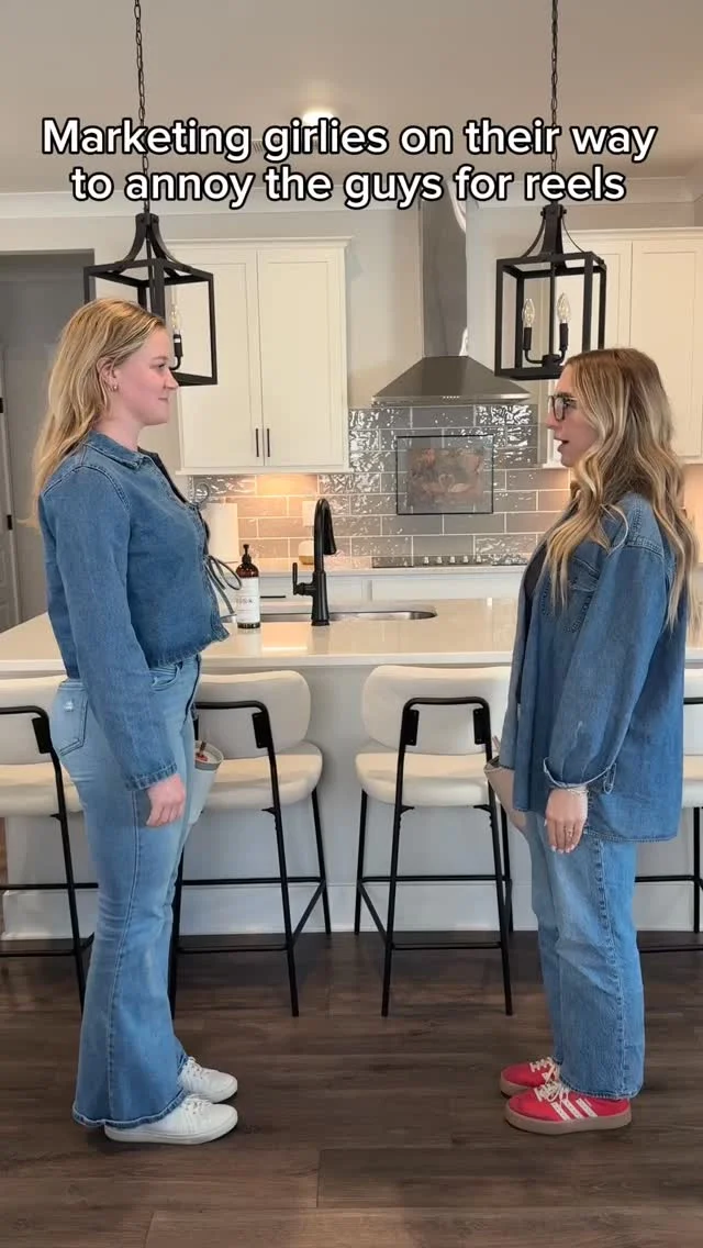 On our way to annoy the guys for another video… as we should 💁‍♀️🎻

#BridgertonVibes #TheMillikenCorporation #MarketingTeam #hyacinth